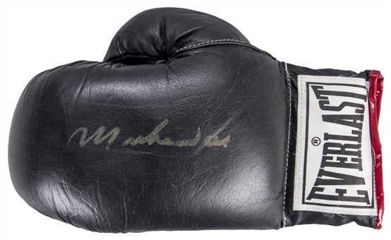 Muhammad Ali Autographed Everlast Black Glove (PSA/DNA)
